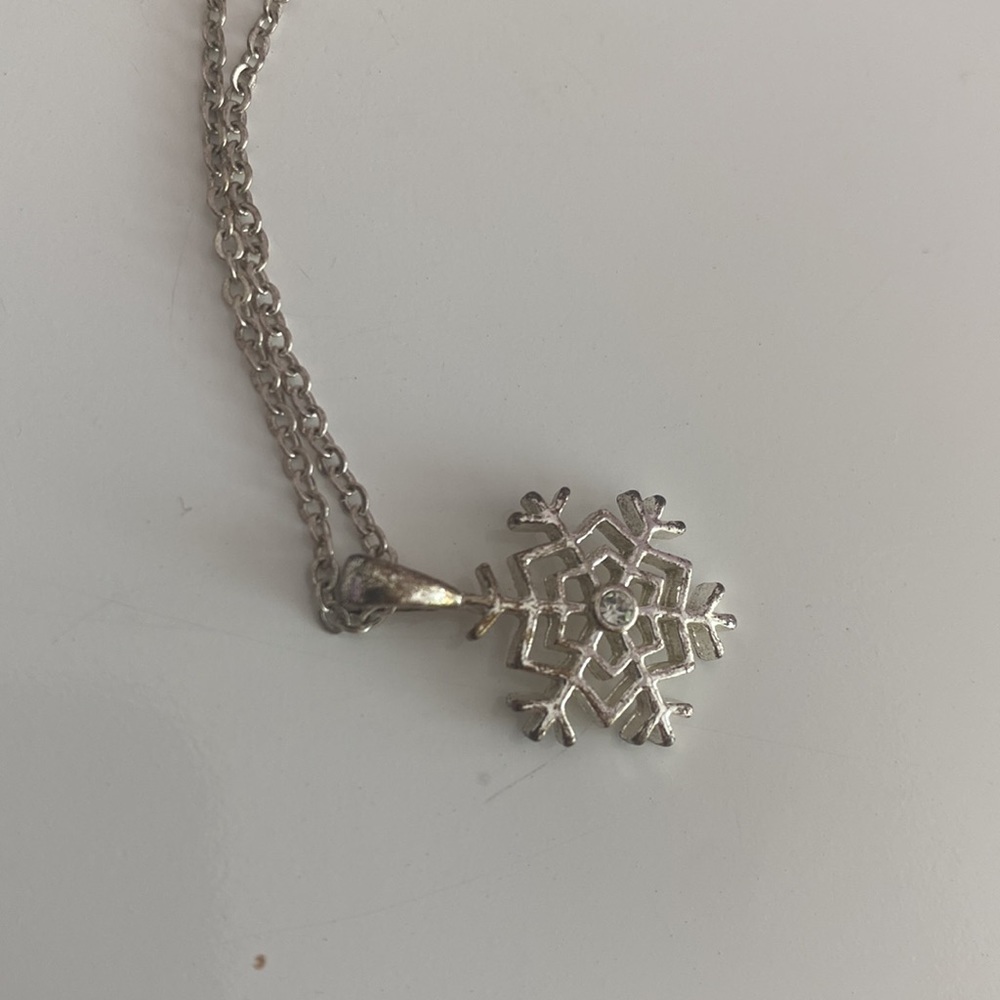 Snowflake necklace - Picture 4 of 6